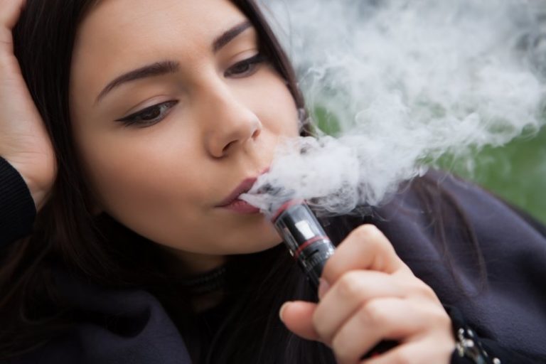 Does Vaping Negatively Effect Your Oral Health?